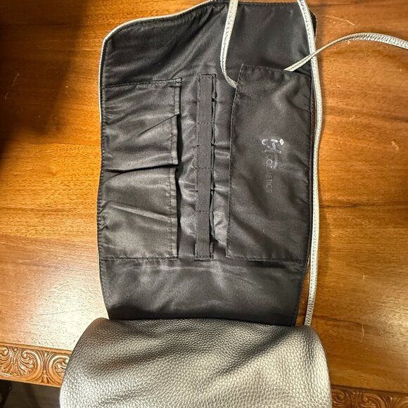 iT Cosmetics Roll Bag Black - Picture 5 of 5